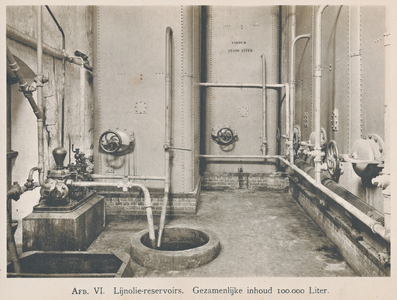 711162 Foto van de lijnoliereservoirs van de firma Greve, Hogelanden O.Z. 1 te Utrecht.N.B. De foto is afkomstig uit de ...